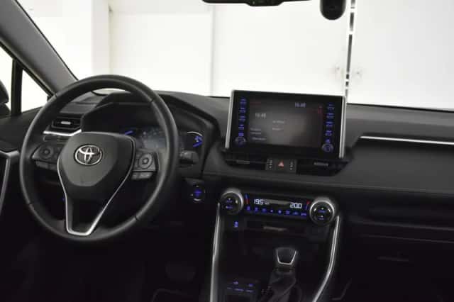 Toyota RAV4 (2023) thumbnail 3