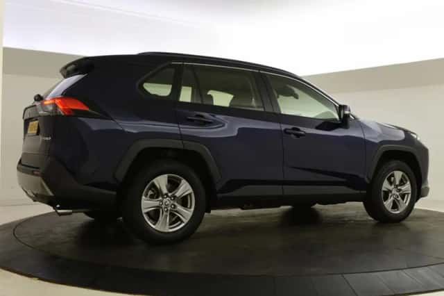 Toyota RAV4 (2023) thumbnail 5