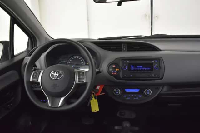 Toyota Yaris (2020) thumbnail 3