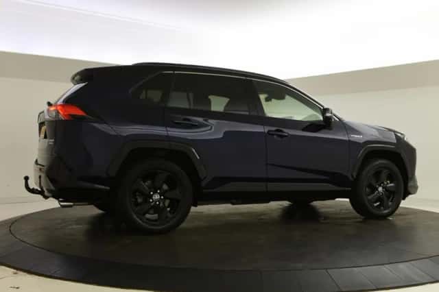 Toyota RAV4 (2021) thumbnail 2