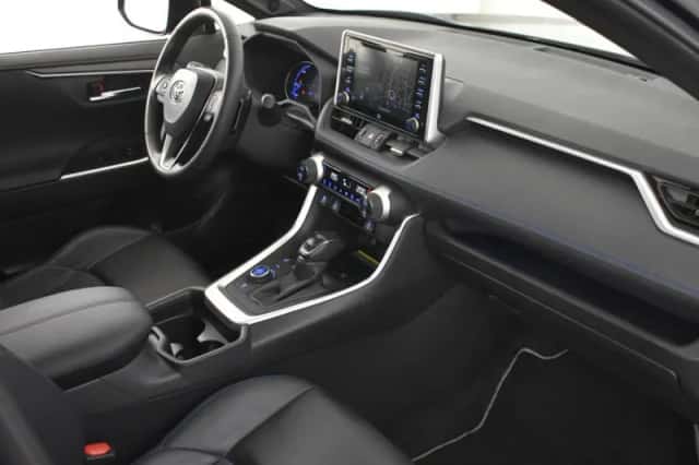 Toyota RAV4 (2021) thumbnail 3
