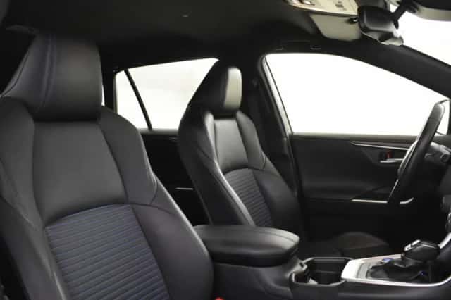 Toyota RAV4 (2021) thumbnail 3