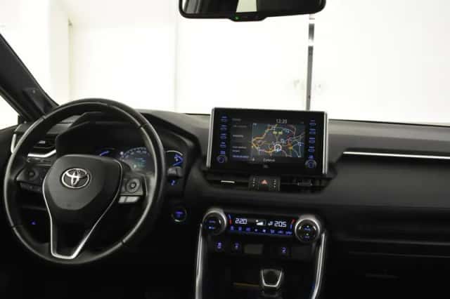 Toyota RAV4 (2021) thumbnail 4