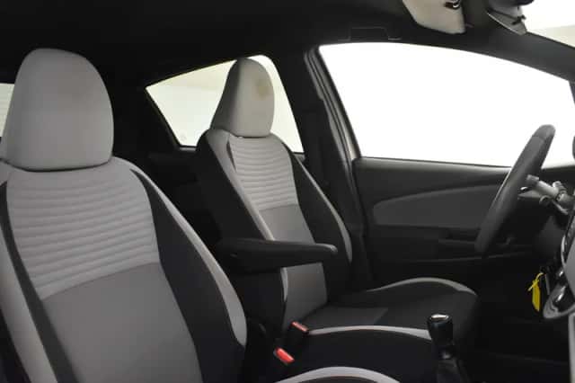 Toyota Yaris (2017) thumbnail 4
