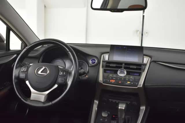 Lexus NX (2017) thumbnail 4