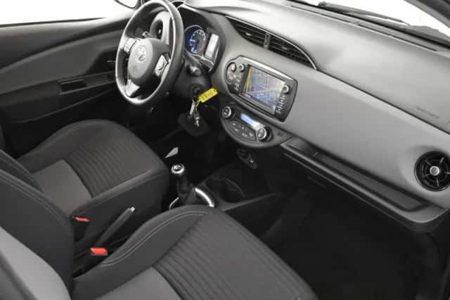 Toyota Yaris (2018) thumbnail 3