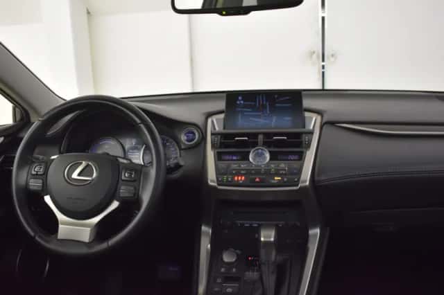 Lexus NX (2015) thumbnail 4