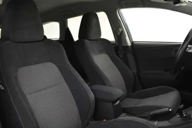 Toyota Auris (2018) thumbnail 3