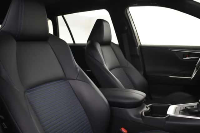 Toyota RAV4 (2024) thumbnail 4