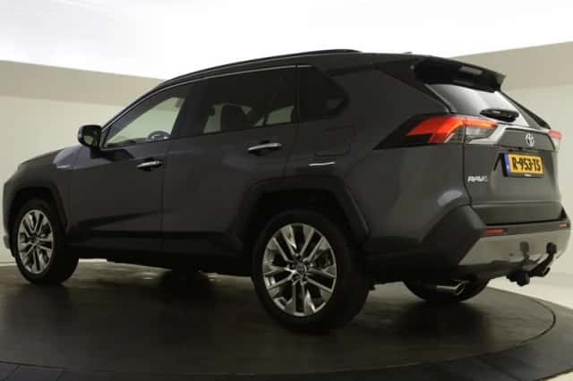 Toyota RAV4 (2021) thumbnail 6