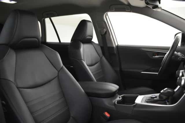 Toyota RAV4 (2024) thumbnail 3