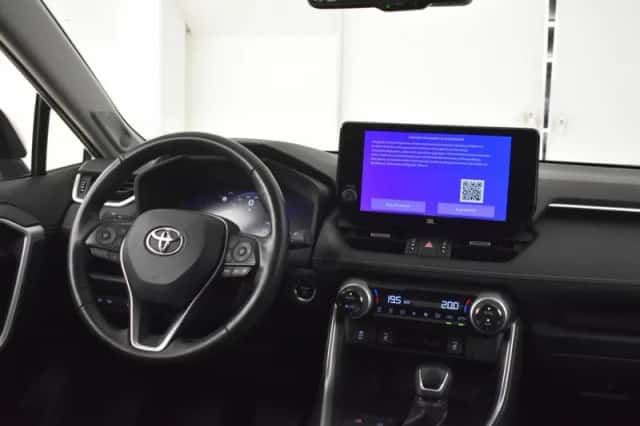 Toyota RAV4 (2024) thumbnail 4