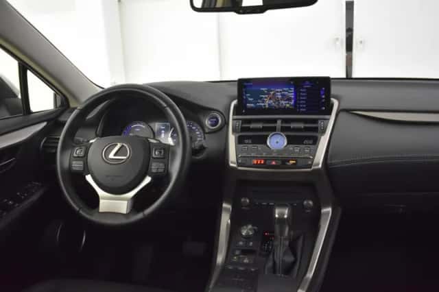 Lexus NX (2018) thumbnail 4