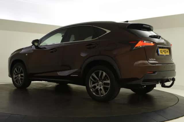 Lexus NX (2016) thumbnail 6