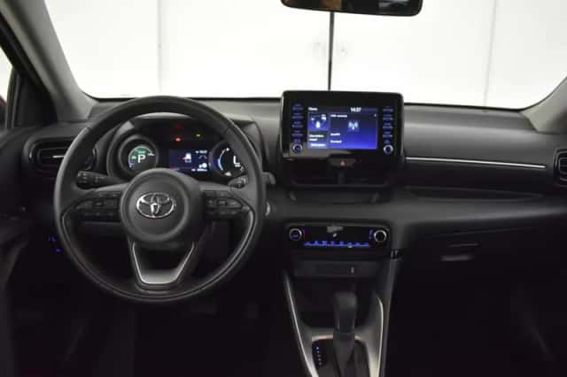 Toyota Yaris (2023) thumbnail 3