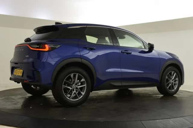 Lexus LBX (2025) thumbnail 2