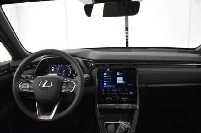 Lexus LBX (2025) thumbnail 4