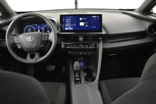 Toyota C-HR (2024) thumbnail 4