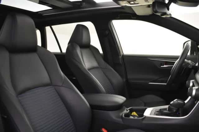 Toyota RAV4 (2020) thumbnail 3