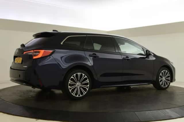 Toyota Corolla (2022) thumbnail 2
