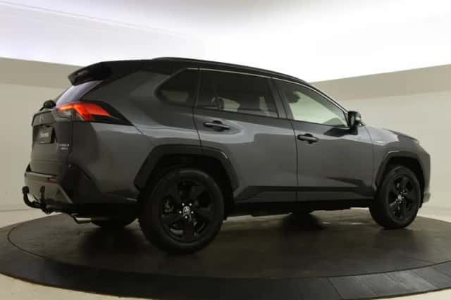 Toyota RAV4 (2021) thumbnail 2