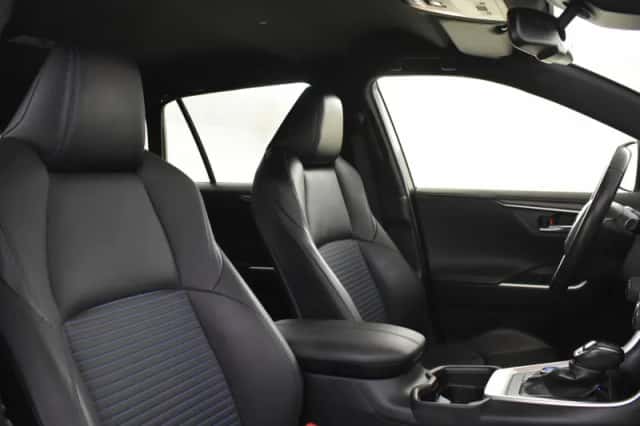 Toyota RAV4 (2021) thumbnail 3