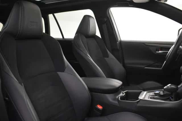 Toyota RAV4 (2024) thumbnail 3