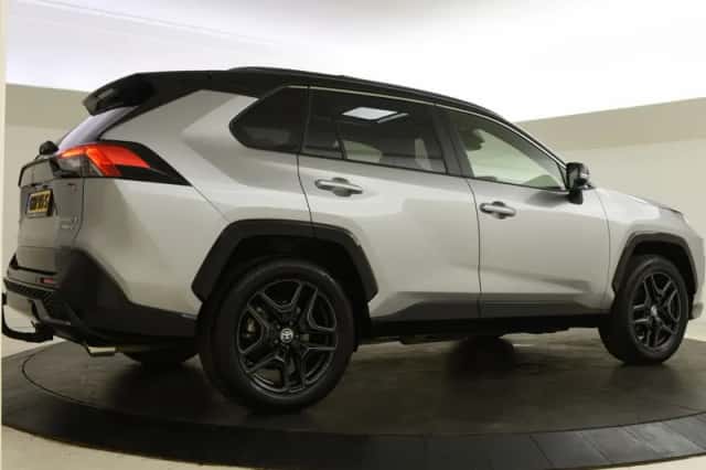 Toyota RAV4 (2024) thumbnail 6
