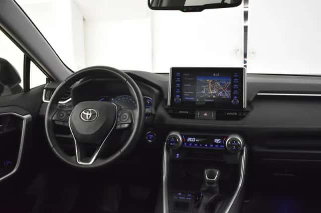 Toyota RAV4 (2022) thumbnail 3