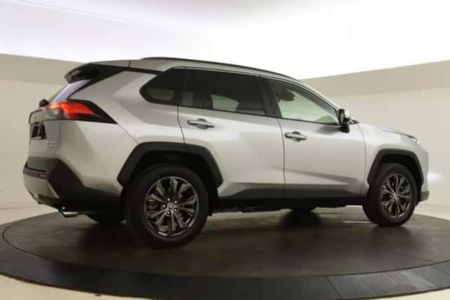 Toyota RAV4 (2022) thumbnail 2