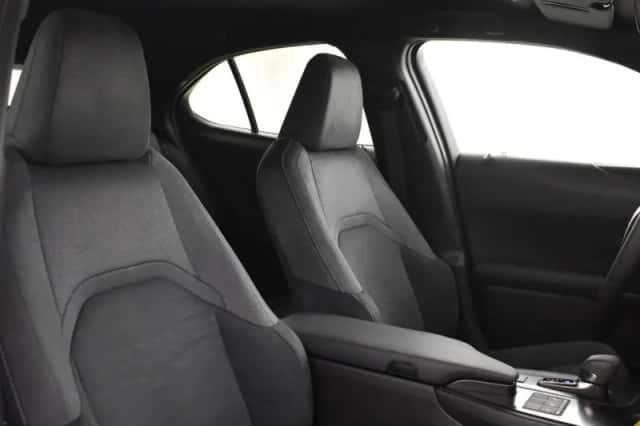 Lexus UX (2025) thumbnail 3