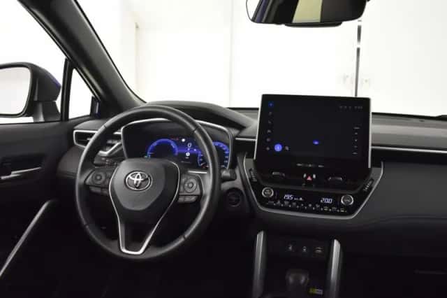 Toyota Corolla Cross (2023) thumbnail 4