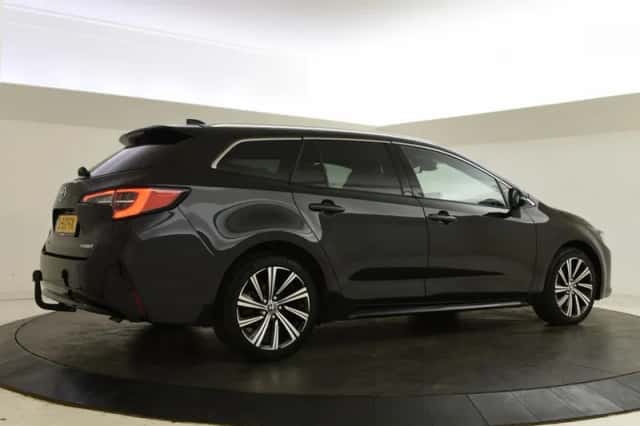 Toyota Corolla (2023) thumbnail 2