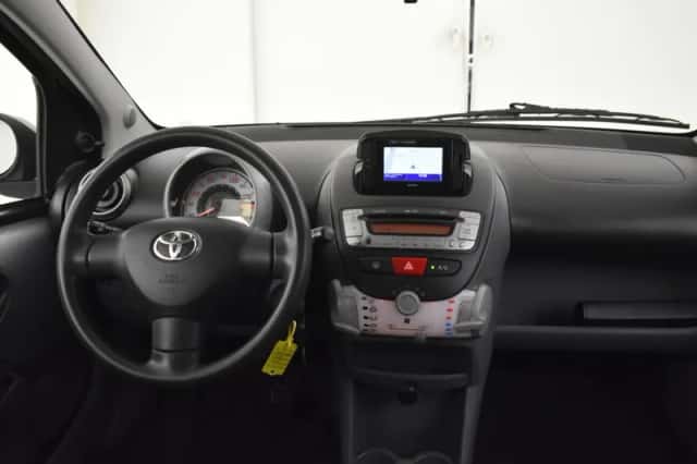 Toyota Aygo (2011) thumbnail 4