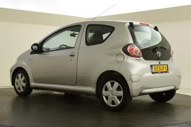 Toyota Aygo (2011) thumbnail 6