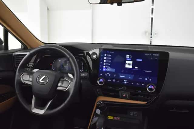Lexus NX (2022) thumbnail 4