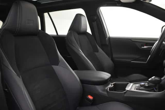 Toyota RAV4 (2024) thumbnail 3