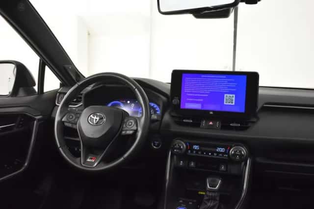 Toyota RAV4 (2024) thumbnail 4