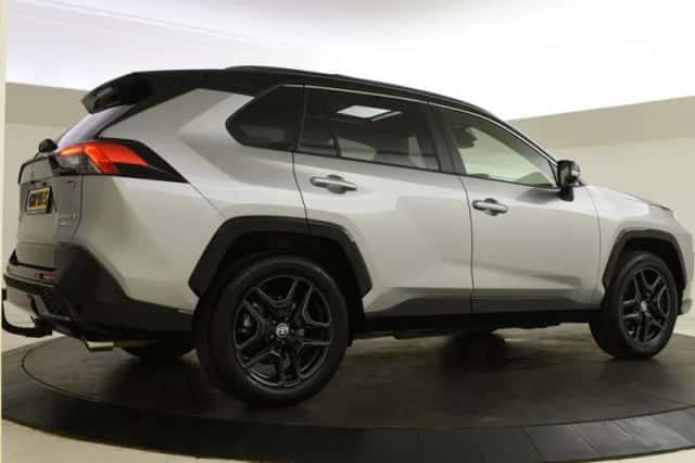 Toyota RAV4 (2024) thumbnail 6