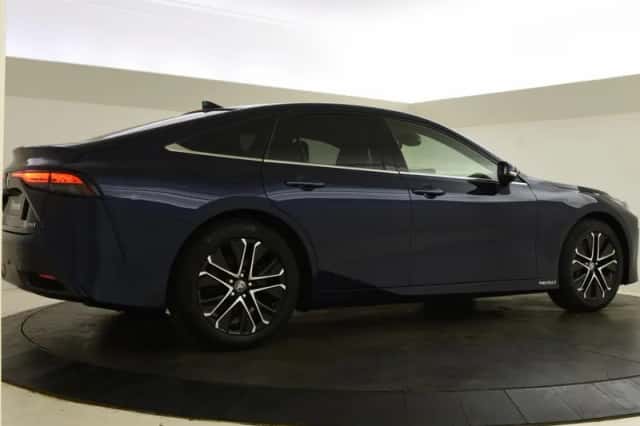 Toyota Mirai (2021) thumbnail 2