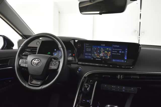Toyota Mirai (2021) thumbnail 3