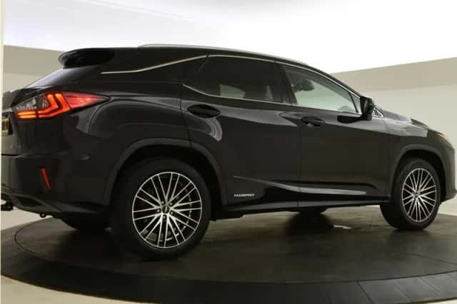 Lexus RX (2017) thumbnail 2