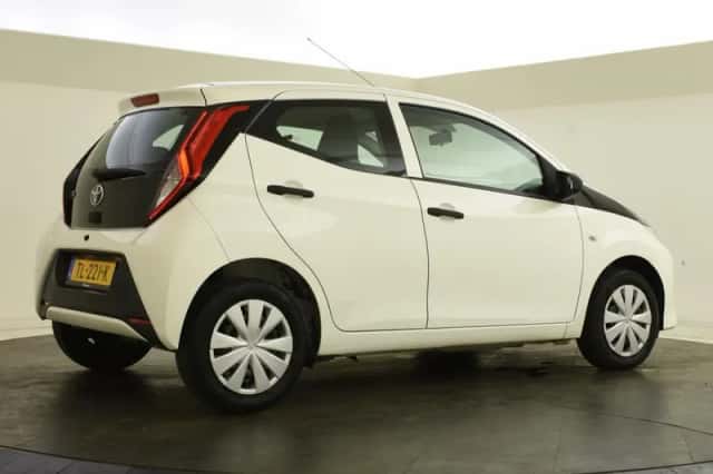 Toyota Aygo (2018) thumbnail 2