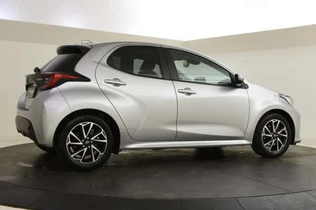 Toyota Yaris (2023) thumbnail 2