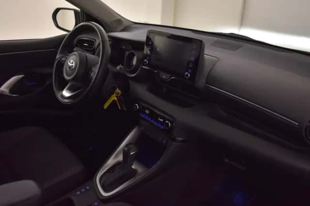 Toyota Yaris (2023) thumbnail 3