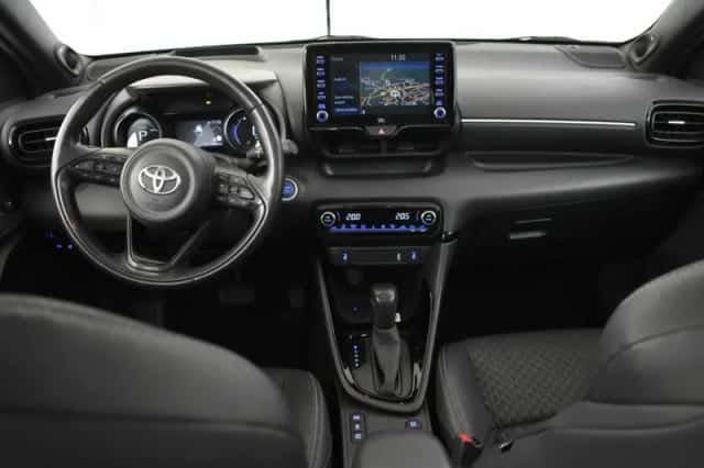Toyota Yaris (2021) thumbnail 4