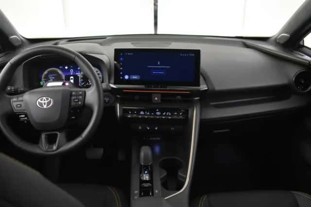 Toyota C-HR (2024) thumbnail 4