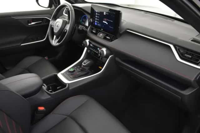 Toyota RAV4 (2025) thumbnail 3