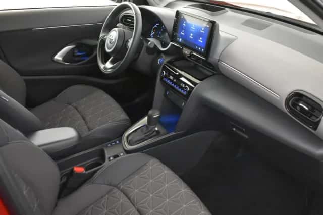 Toyota Yaris Cross (2023) thumbnail 3