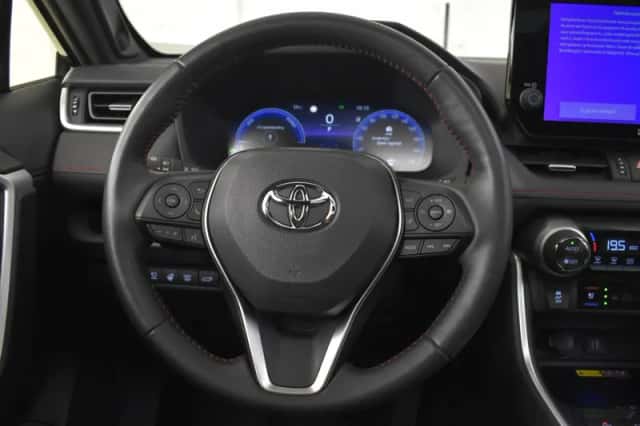 Toyota RAV4 (2024) thumbnail 4